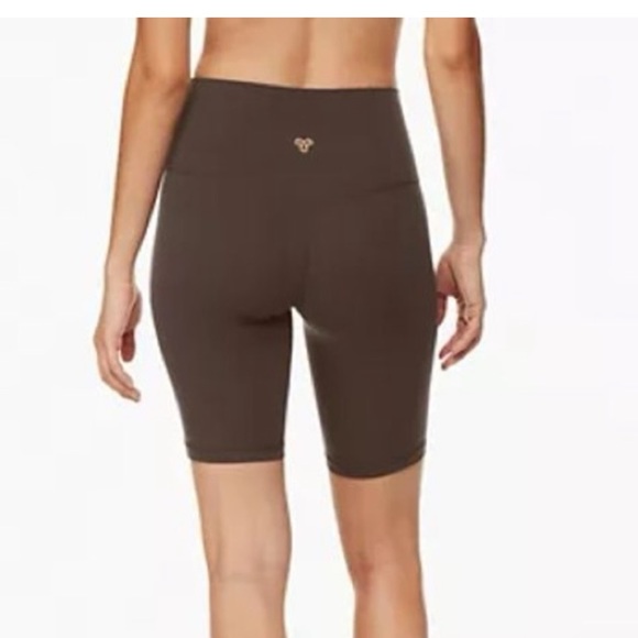 Aritzia TnaBUTTER Atmosphere Hi-Rise 9" Short - Picture 6 of 6